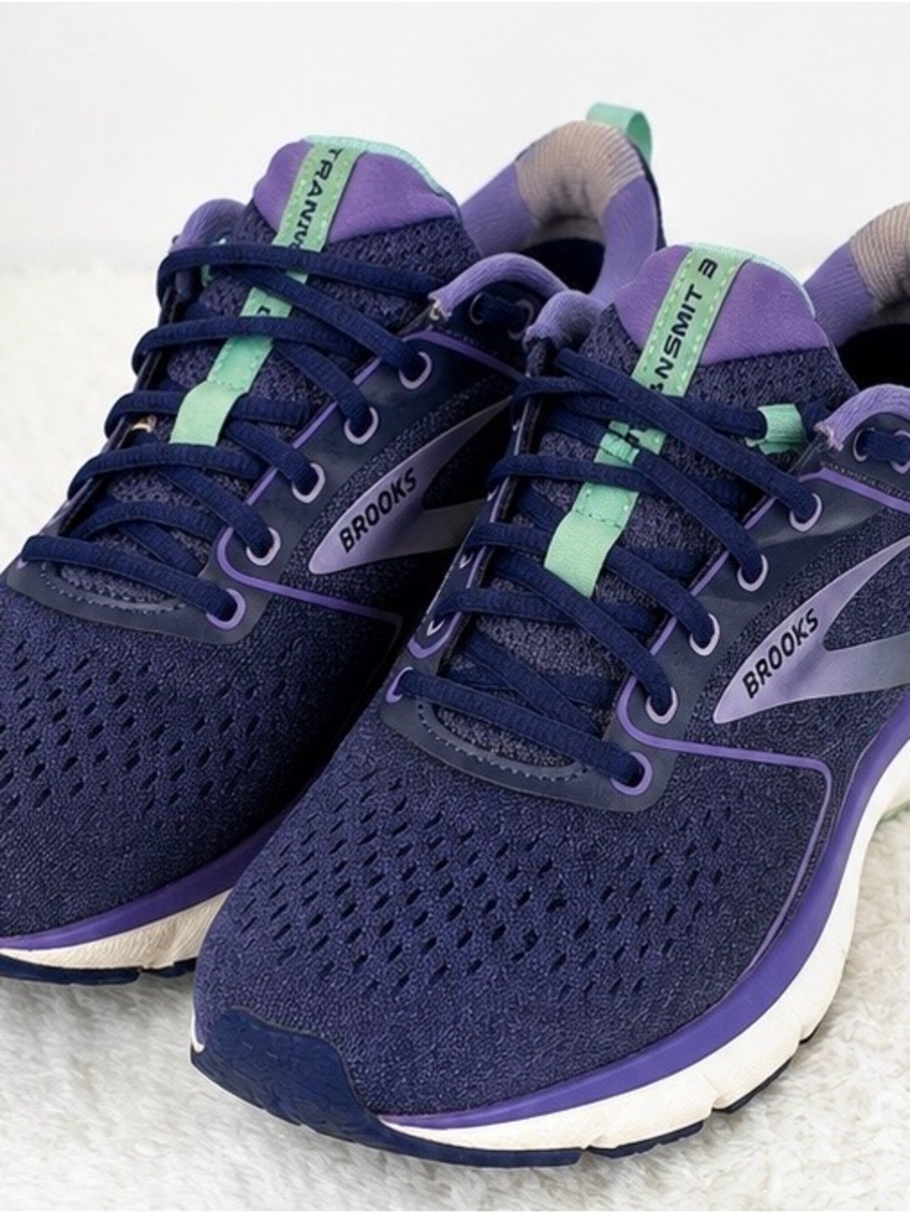BROOKS WOMENS NAVY, PURPLE, MINT RUNNING SHOES (size 8.5)